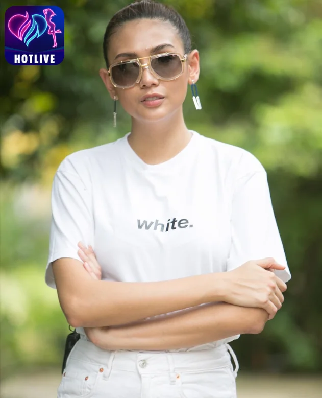 Võ Hoàng Yến-hotlive