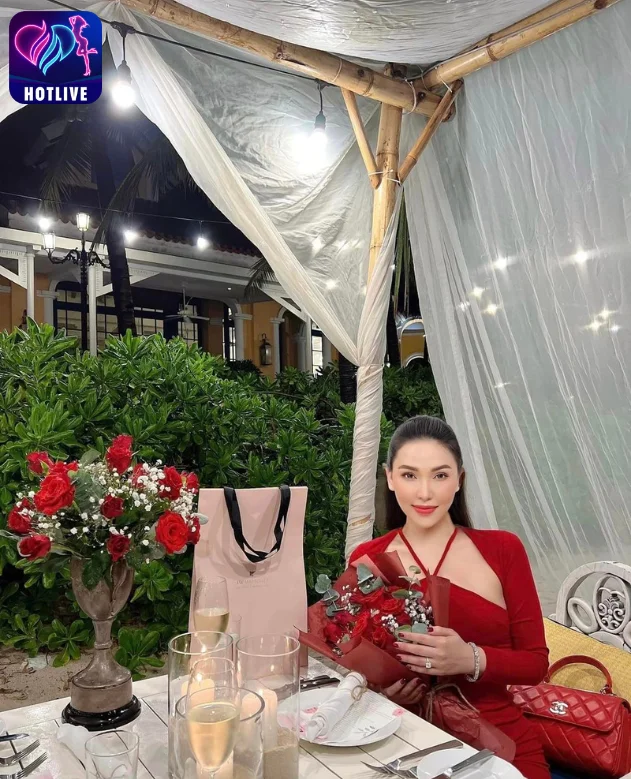 Quỳnh Thư-hotlive